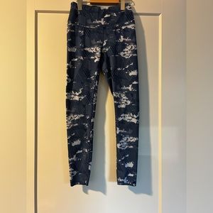 Oiselle Bird Hug REVERSIBLE tights | Size 04 | EUC